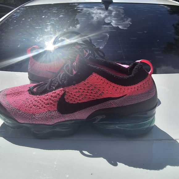Nike Vapormax Flyknit women running sneakers, Size 8, pink, lightweight, comfy, - Picture 1 of 10